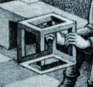 <p>畫面左下角坐在椅子上的人，手中把玩著一個現實中不存在之視覺錯置的立方體</p>
